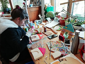 Elisa Donazzolo dipinge
